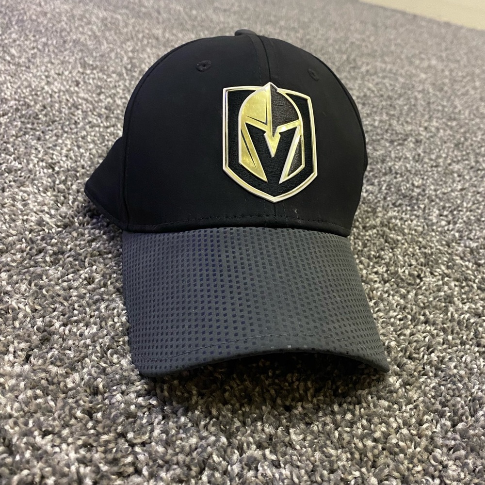 Fanatics Las Vegas Golden Knights Hat. Fanatics flex fit L/XL NHL logo